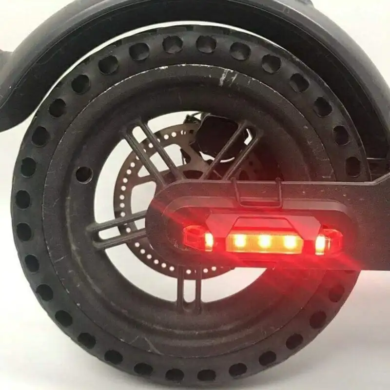 Urban Scout Luces Led Ruedas Traseras de Scooter Color Rojo Carga USB