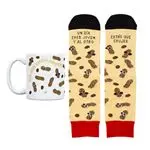 UO Kit Taza + Calcetines talla 42-46 Un día eres joven y al otro, estás que crujes